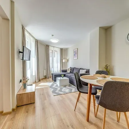 Lovely 1bd At The Castle Complex Lägenhet Tjepelare