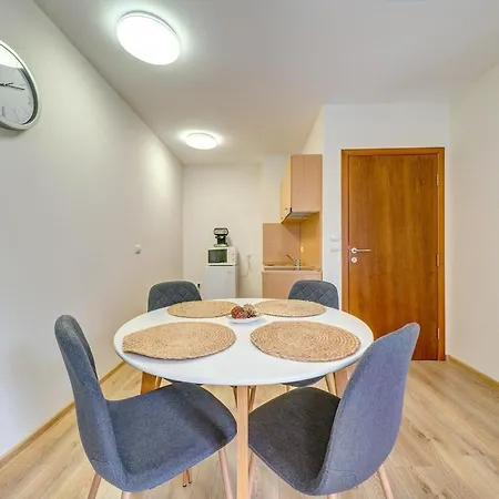 Lovely 1bd At The Castle Complex